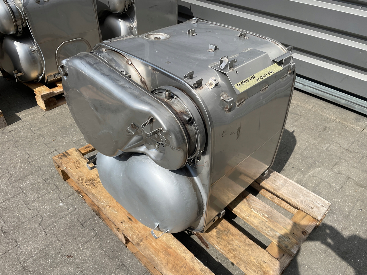 KATALIZATOR MAN TGX TGS EURO 6 DPF TŁUMIK WYDECH 81151036182 - Катализатор за Камион: снимка 2 KATALIZATOR MAN TGX TGS EURO 6 DPF TŁUMIK WYDECH 81151036182 - Катализатор за Камион: снимка 2