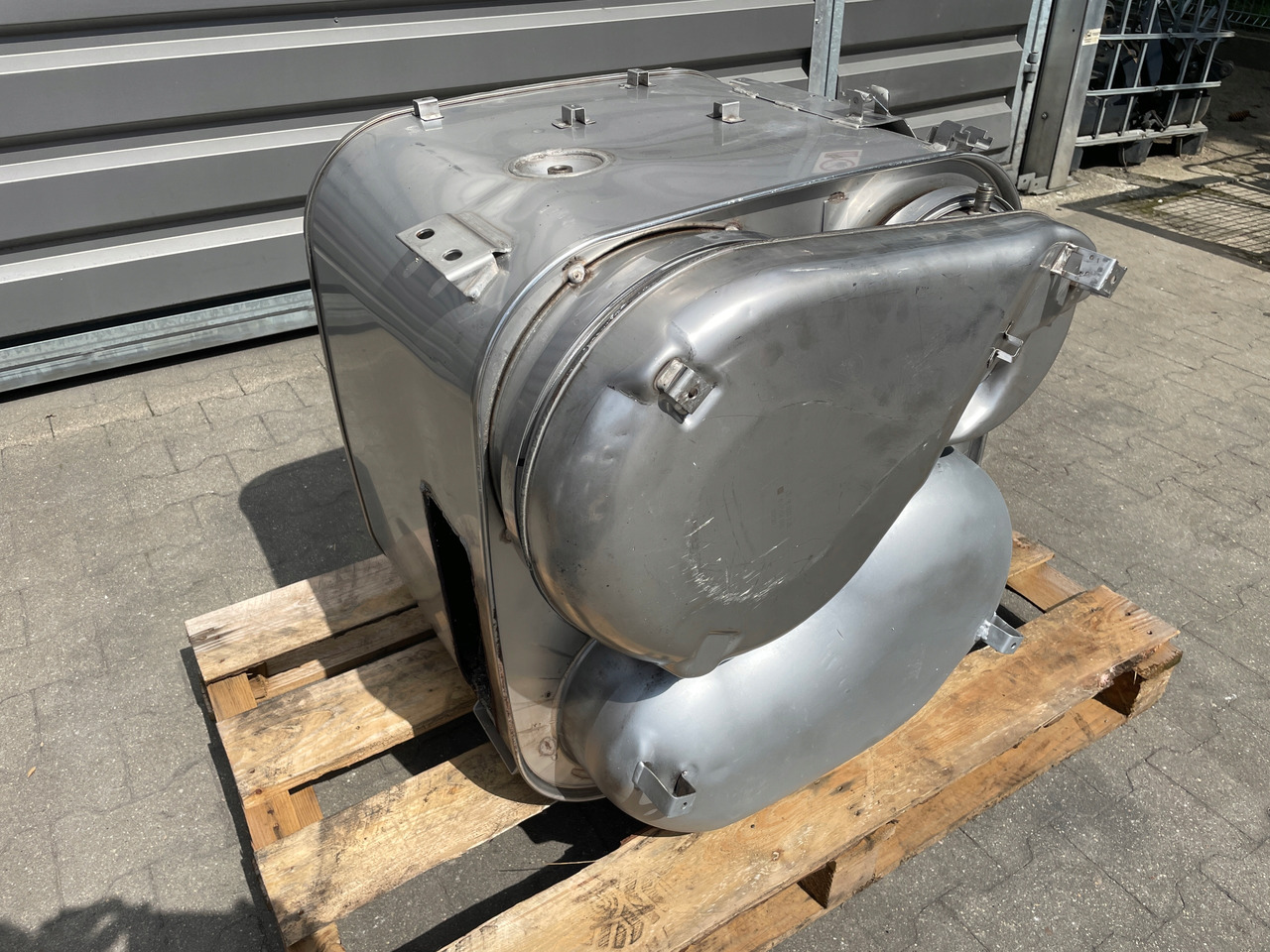 KATALIZATOR MAN TGX TGS EURO 6 DPF TŁUMIK WYDECH 81151036182 - Катализатор за Камион: снимка 3 KATALIZATOR MAN TGX TGS EURO 6 DPF TŁUMIK WYDECH 81151036182 - Катализатор за Камион: снимка 3