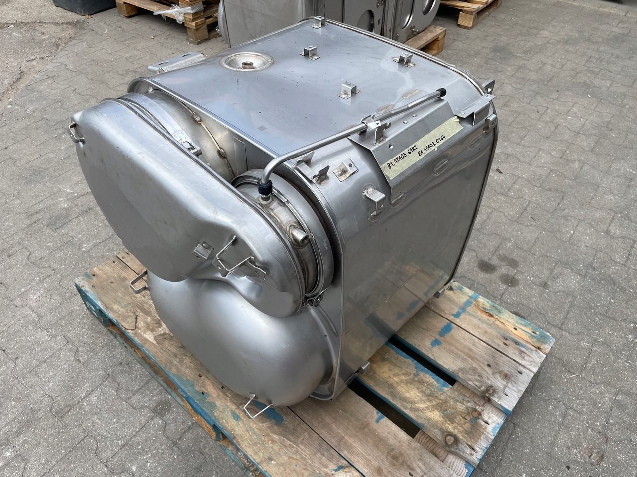 KATALIZATOR MAN TGX TGS EURO 6 DPF TŁUMIK WYDECH 81151036182 - Катализатор за Камион: снимка 2 KATALIZATOR MAN TGX TGS EURO 6 DPF TŁUMIK WYDECH 81151036182 - Катализатор за Камион: снимка 2