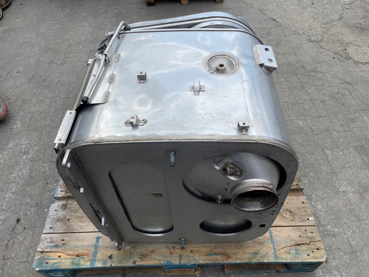 KATALIZATOR MAN TGX TGS EURO 6 DPF TŁUMIK WYDECH 81151036182 - Катализатор за Камион: снимка 4 KATALIZATOR MAN TGX TGS EURO 6 DPF TŁUMIK WYDECH 81151036182 - Катализатор за Камион: снимка 4