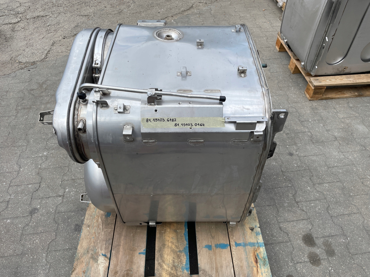 KATALIZATOR MAN TGX TGS EURO 6 DPF TŁUMIK WYDECH 81151036182 - Катализатор за Камион: снимка 1 KATALIZATOR MAN TGX TGS EURO 6 DPF TŁUMIK WYDECH 81151036182 - Катализатор за Камион: снимка 1