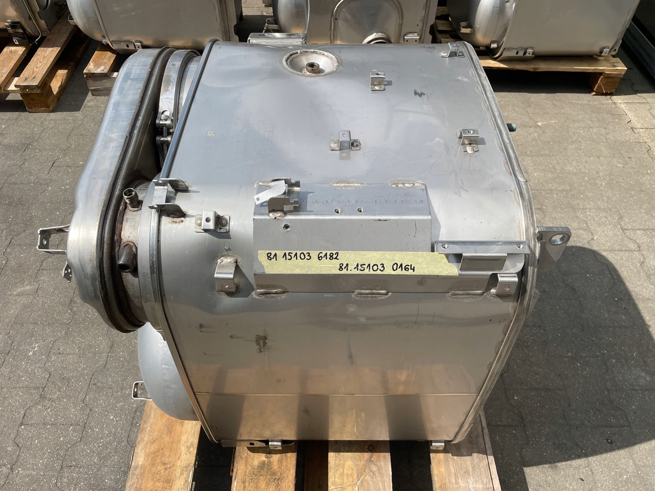 KATALIZATOR MAN TGX TGS EURO 6 DPF TŁUMIK WYDECH 81151036182 - Катализатор за Камион: снимка 1 KATALIZATOR MAN TGX TGS EURO 6 DPF TŁUMIK WYDECH 81151036182 - Катализатор за Камион: снимка 1