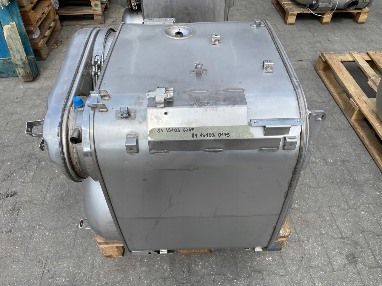 KATALIZATOR MAN TGX TGS EURO 6 DPF TŁUMIK WYDECH 81151036247 - Катализатор: снимка 1 KATALIZATOR MAN TGX TGS EURO 6 DPF TŁUMIK WYDECH 81151036247 - Катализатор: снимка 1