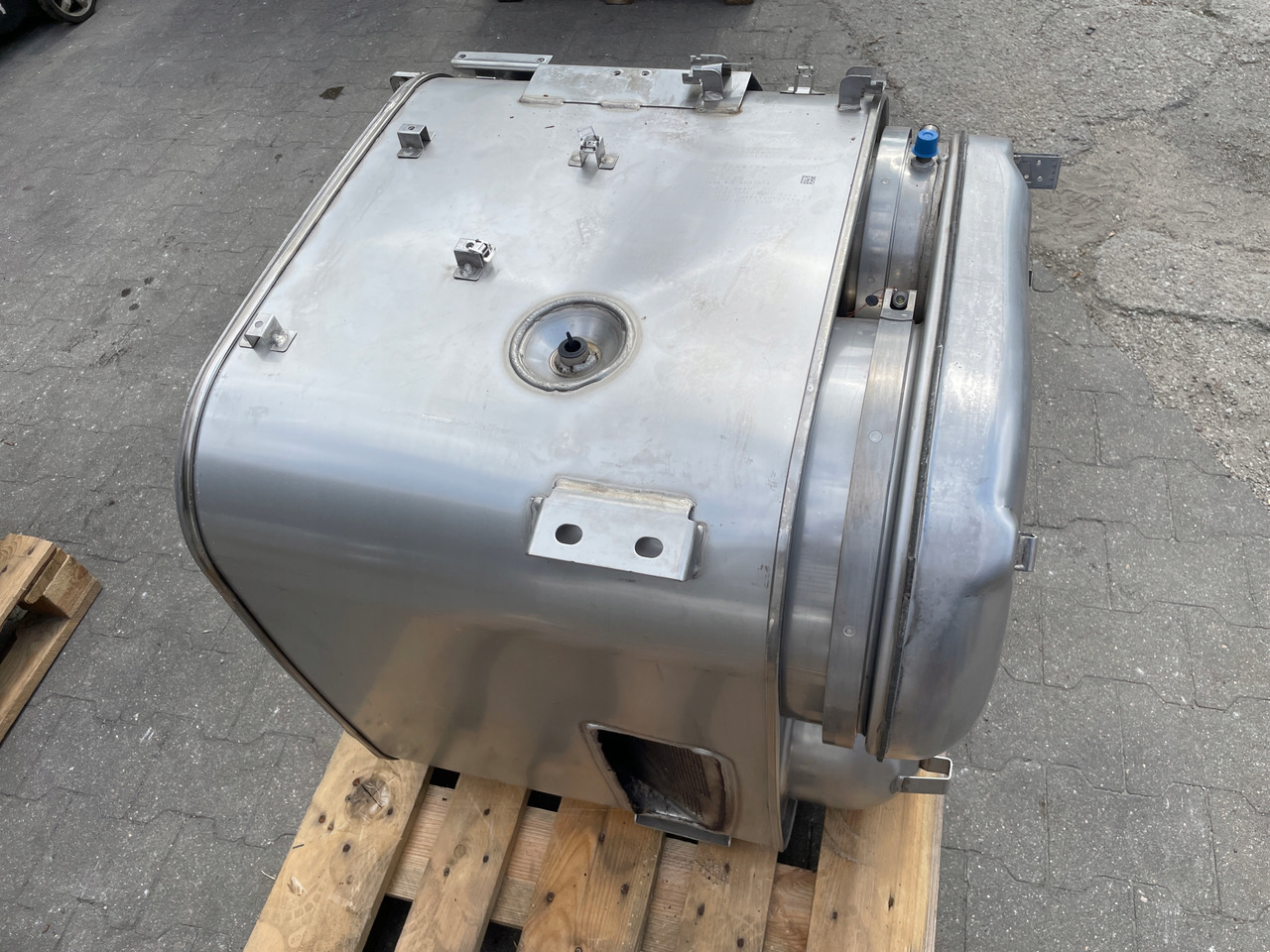 KATALIZATOR MAN TGX TGS EURO 6 DPF TŁUMIK WYDECH 81151036247 - Катализатор: снимка 3 KATALIZATOR MAN TGX TGS EURO 6 DPF TŁUMIK WYDECH 81151036247 - Катализатор: снимка 3