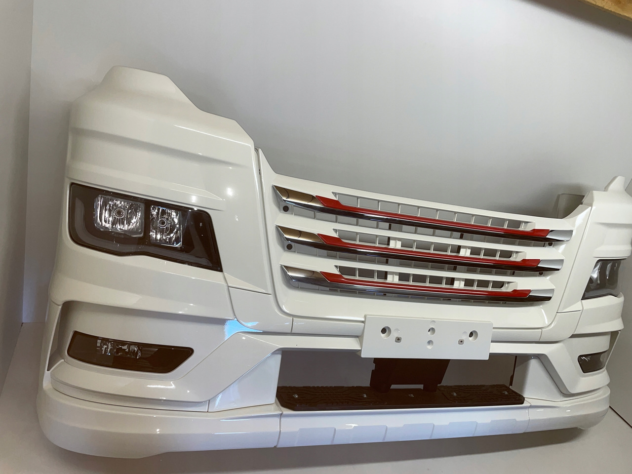 KOMPLETNY ZDERZAK MAN TG3 TGX3 TGX 3 ORYGINALNY KOLOR RAL 9010 - Броня за Камион: снимка 2 KOMPLETNY ZDERZAK MAN TG3 TGX3 TGX 3 ORYGINALNY KOLOR RAL 9010 - Броня за Камион: снимка 2