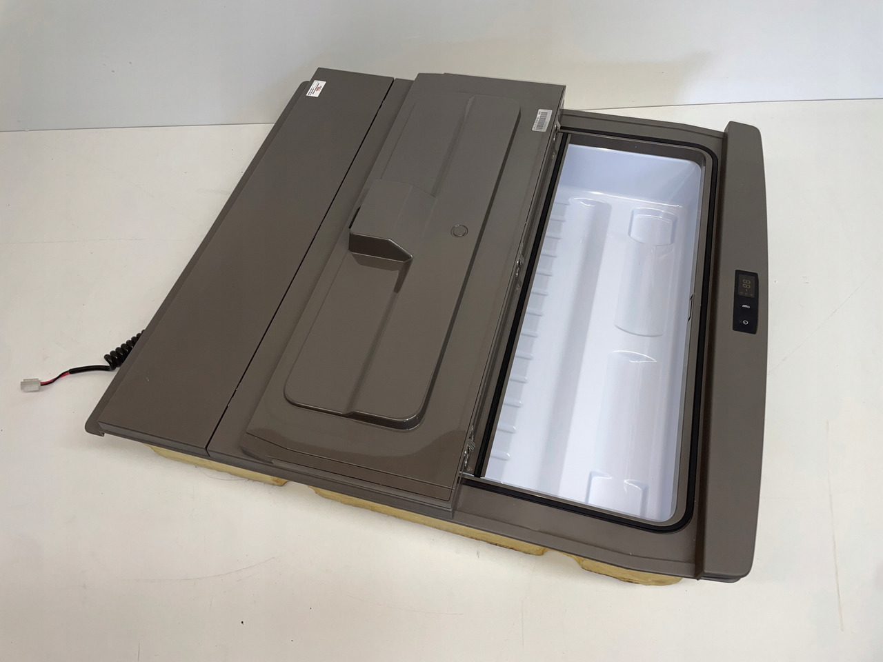 LODÓWKA CHŁODZIARKA SCANIA P G NGS 2770774 - Кабина и интериор за Камион: снимка 4 LODÓWKA CHŁODZIARKA SCANIA P G NGS 2770774 - Кабина и интериор за Камион: снимка 4