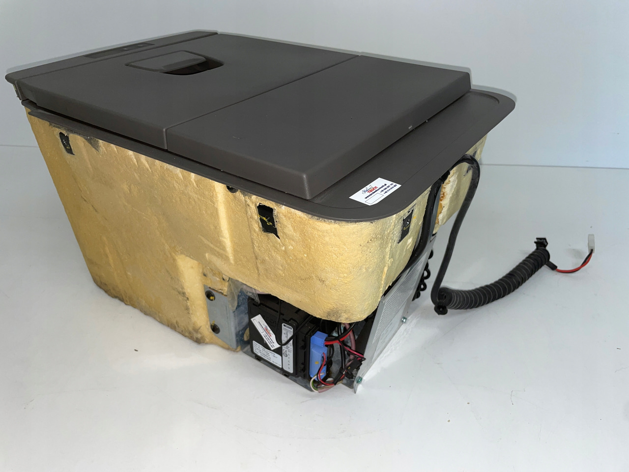 LODÓWKA CHŁODZIARKA SCANIA P G NGS 2770786 - Кабина и интериор за Камион: снимка 4 LODÓWKA CHŁODZIARKA SCANIA P G NGS 2770786 - Кабина и интериор за Камион: снимка 4