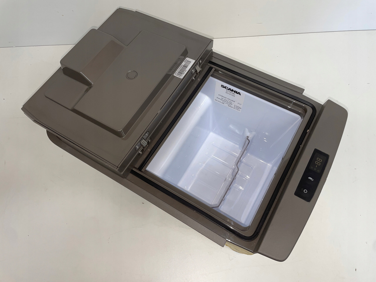 LODÓWKA CHŁODZIARKA SCANIA P G NGS 2770786 - Кабина и интериор за Камион: снимка 3 LODÓWKA CHŁODZIARKA SCANIA P G NGS 2770786 - Кабина и интериор за Камион: снимка 3