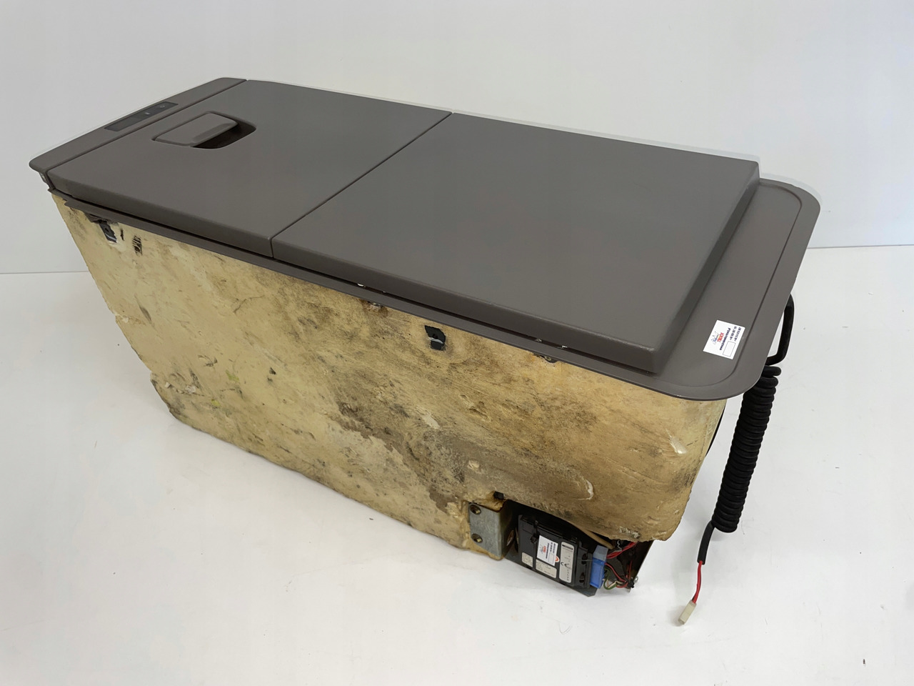 LODÓWKA CHŁODZIARKA SCANIA S 2706575 40 LITRÓW - Кабина и интериор за Камион: снимка 4 LODÓWKA CHŁODZIARKA SCANIA S 2706575 40 LITRÓW - Кабина и интериор за Камион: снимка 4