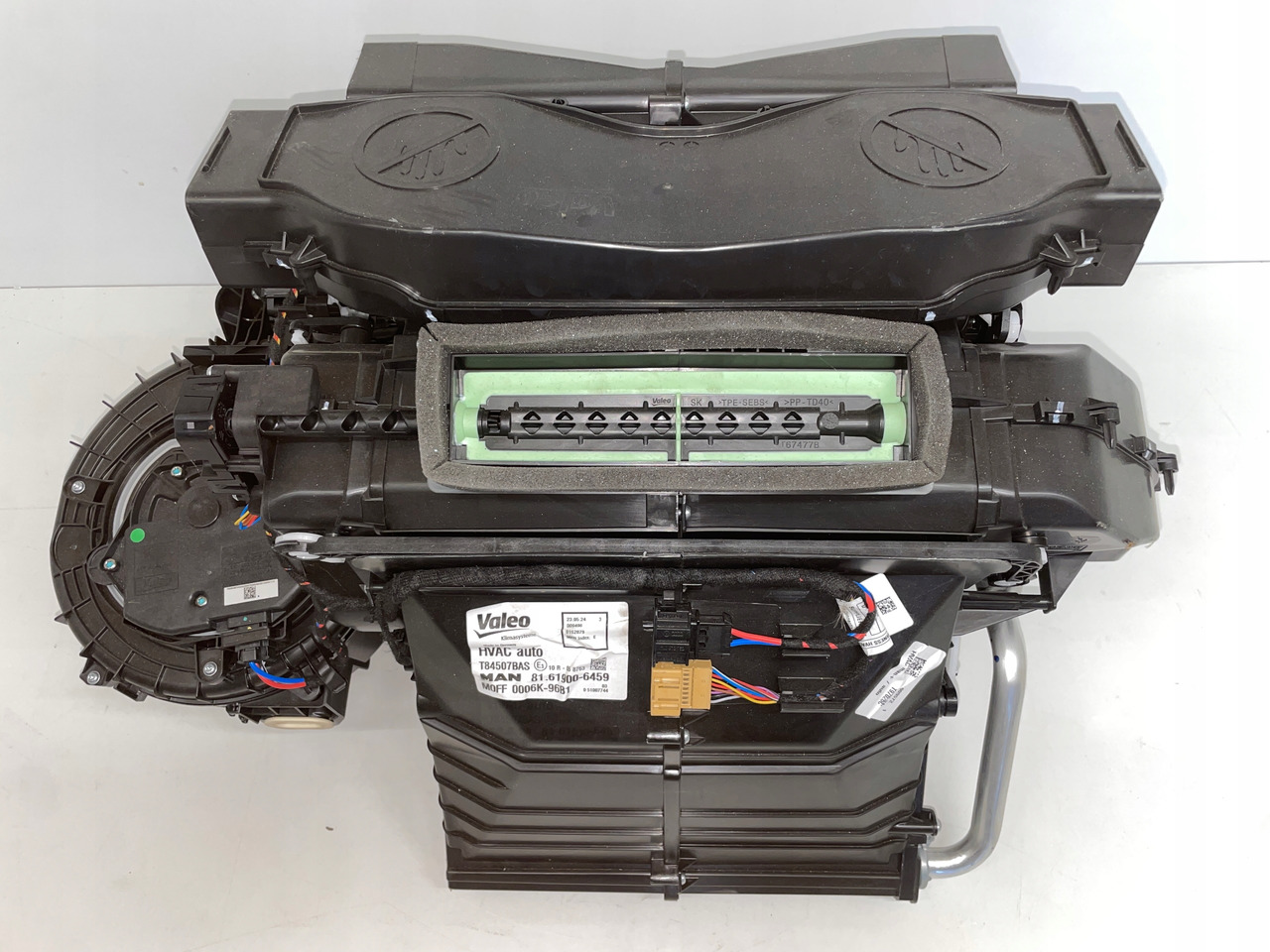 NAGRZEWNICA MAN TG3 TGX 3 TGX-3 81619006459 - Вентилатор за парно за Камион: снимка 2 NAGRZEWNICA MAN TG3 TGX 3 TGX-3 81619006459 - Вентилатор за парно за Камион: снимка 2