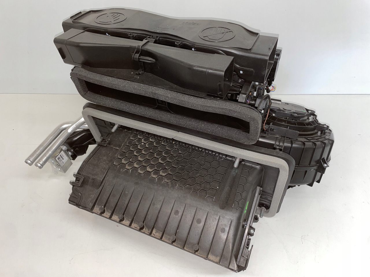 NAGRZEWNICA MAN TG3 TGX 3 TGX-3 81619006459 - Вентилатор за парно за Камион: снимка 3 NAGRZEWNICA MAN TG3 TGX 3 TGX-3 81619006459 - Вентилатор за парно за Камион: снимка 3