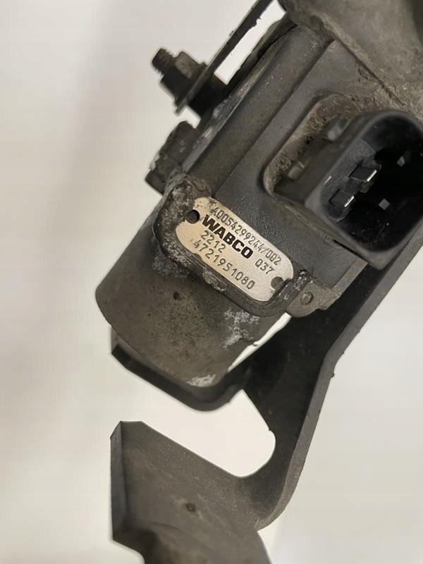 ZAWÓR CIŚNIENIA MERCEDES ACTROS MP4 A0054299244 - Окачване за Камион: снимка 5 ZAWÓR CIŚNIENIA MERCEDES ACTROS MP4 A0054299244 - Окачване за Камион: снимка 5