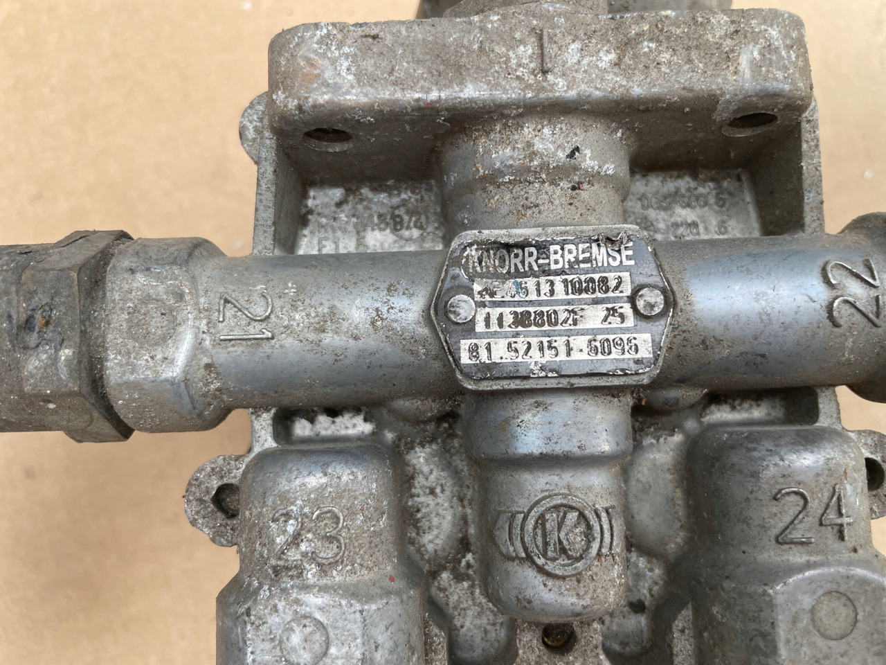 ZAWÓR CZTERODROŻNY MAN TGX TGS TGA 81521516096 - Спирачен клапан за Камион: снимка 5 ZAWÓR CZTERODROŻNY MAN TGX TGS TGA 81521516096 - Спирачен клапан за Камион: снимка 5