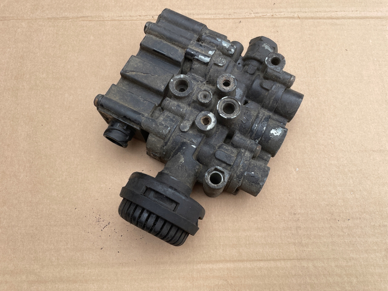 ZAWÓR PODUSZEK ECAS MAN TGA TGX TGS 4729000550 - Въздушно окачване за Камион: снимка 1 ZAWÓR PODUSZEK ECAS MAN TGA TGX TGS 4729000550 - Въздушно окачване за Камион: снимка 1