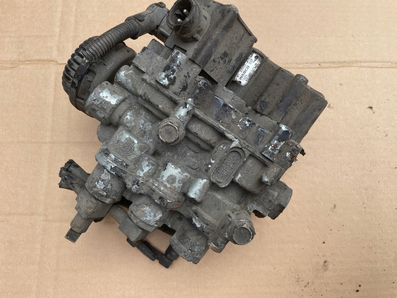 ZAWÓR PODUSZEK ECAS MAN TGA TGX TGS 4729000570 - Въздушно окачване за Камион: снимка 2 ZAWÓR PODUSZEK ECAS MAN TGA TGX TGS 4729000570 - Въздушно окачване за Камион: снимка 2