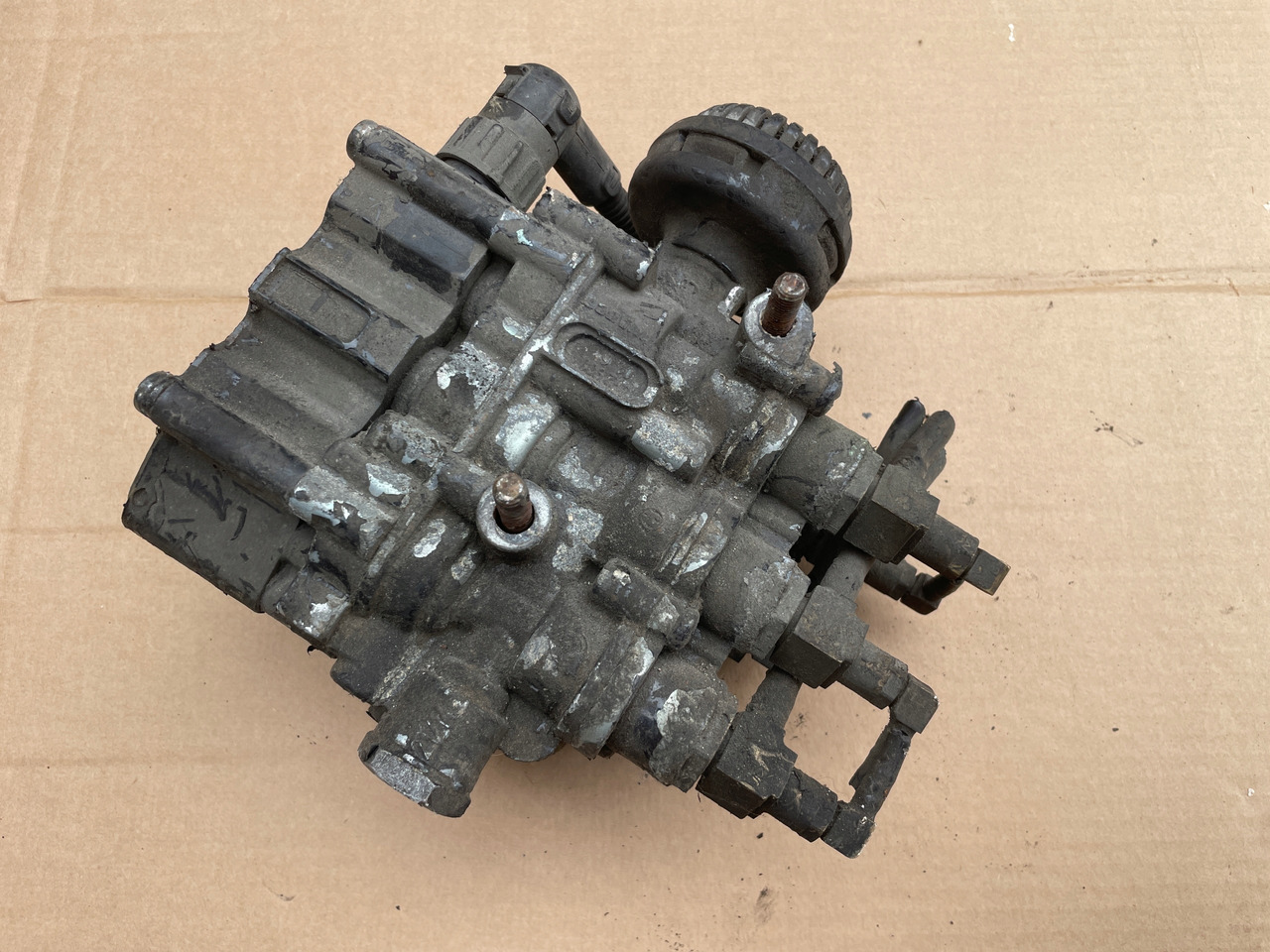 ZAWÓR PODUSZEK ECAS MAN TGA TGX TGS 4729000570 - Въздушно окачване за Камион: снимка 1 ZAWÓR PODUSZEK ECAS MAN TGA TGX TGS 4729000570 - Въздушно окачване за Камион: снимка 1