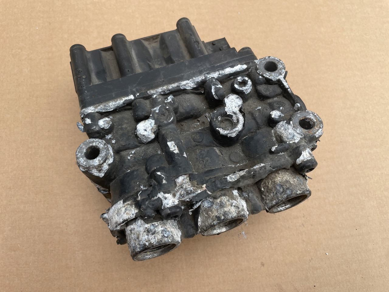 ZAWÓR PODUSZEK MERCEDES ACTROS MP 4 MP4 A0013270725 - Спирачен клапан за Камион: снимка 3 ZAWÓR PODUSZEK MERCEDES ACTROS MP 4 MP4 A0013270725 - Спирачен клапан за Камион: снимка 3