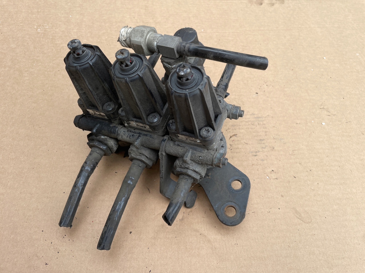 ZAWÓR REDUKCUJNY REDUKTOR CIŚNIENIA MAN TGA TGX TGS 4750103000 - Въздушно окачване за Камион: снимка 1 ZAWÓR REDUKCUJNY REDUKTOR CIŚNIENIA MAN TGA TGX TGS 4750103000 - Въздушно окачване за Камион: снимка 1