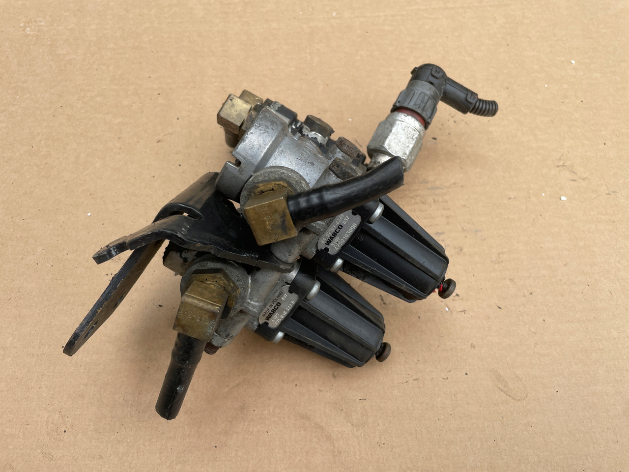 ZAWÓR REDUKCUJNY REDUKTOR CIŚNIENIA MAN TGA TGX TGS 4750103000 - Въздушно окачване за Камион: снимка 4 ZAWÓR REDUKCUJNY REDUKTOR CIŚNIENIA MAN TGA TGX TGS 4750103000 - Въздушно окачване за Камион: снимка 4