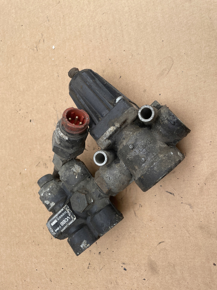 ZAWÓR REDUKCUJNY REDUKTOR CIŚNIENIA MAN TGA TGX TGS 4750103000 - Въздушно окачване за Камион: снимка 2 ZAWÓR REDUKCUJNY REDUKTOR CIŚNIENIA MAN TGA TGX TGS 4750103000 - Въздушно окачване за Камион: снимка 2