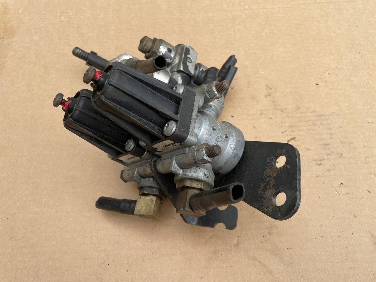 ZAWÓR REDUKCUJNY REDUKTOR CIŚNIENIA MAN TGA TGX TGS 4750103000 - Въздушно окачване за Камион: снимка 5 ZAWÓR REDUKCUJNY REDUKTOR CIŚNIENIA MAN TGA TGX TGS 4750103000 - Въздушно окачване за Камион: снимка 5