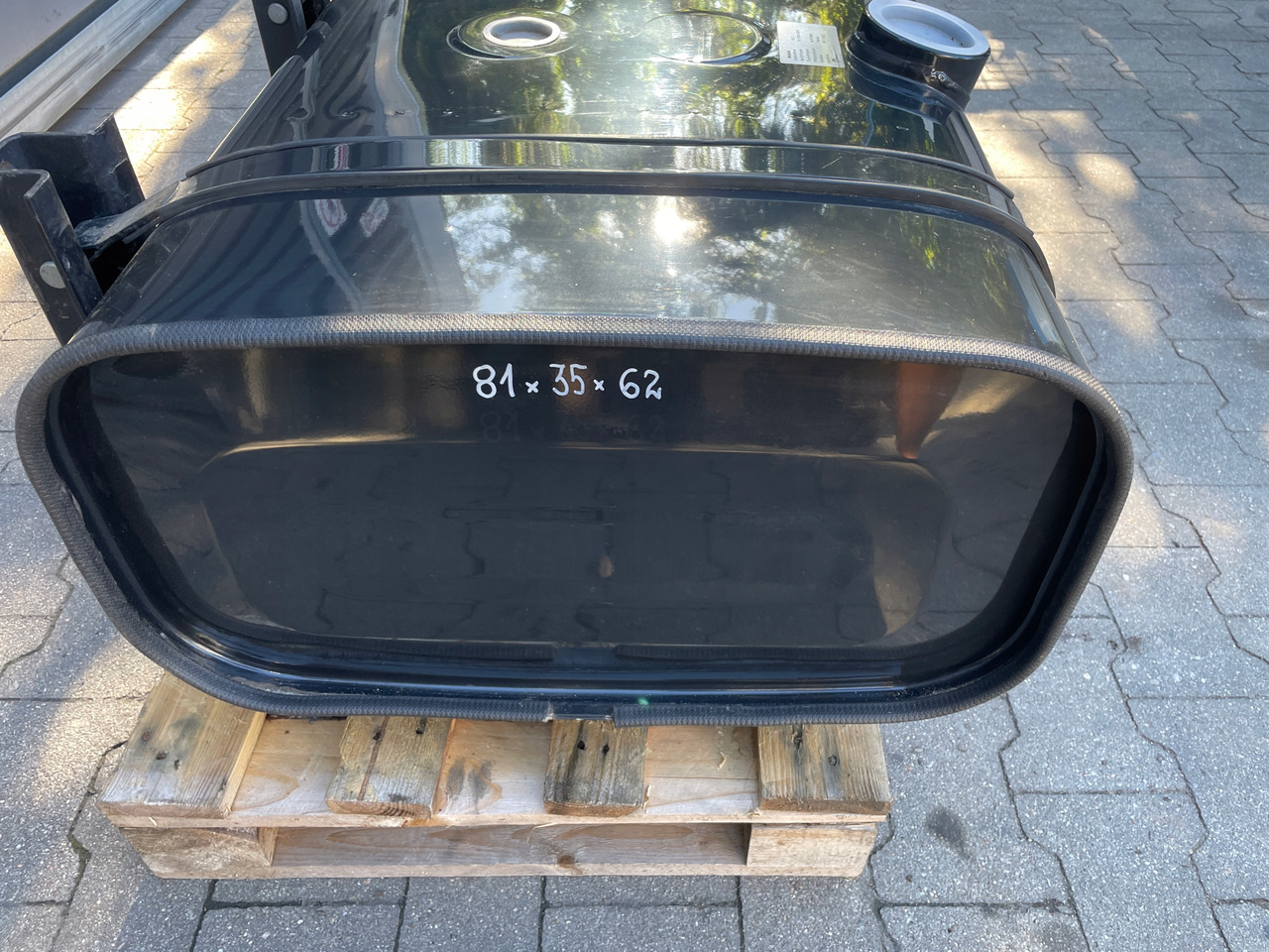 ZBIORNIK PALIWA MAN 150 L , L2000 TGL TGM 81122015818 - NOWY - - Резервоар за гориво за Камион: снимка 3 ZBIORNIK PALIWA MAN 150 L , L2000 TGL TGM 81122015818 - NOWY - - Резервоар за гориво за Камион: снимка 3