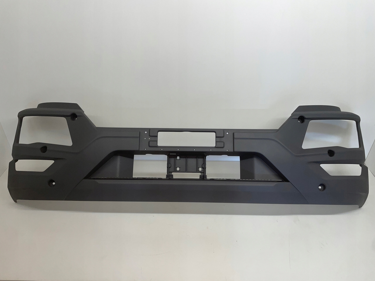 ZDERZAK MAN TGM 20- SZARY BEZ DZIUR 81416140126 - Каросерия и екстериор за Камион: снимка 1 ZDERZAK MAN TGM 20- SZARY BEZ DZIUR 81416140126 - Каросерия и екстериор за Камион: снимка 1