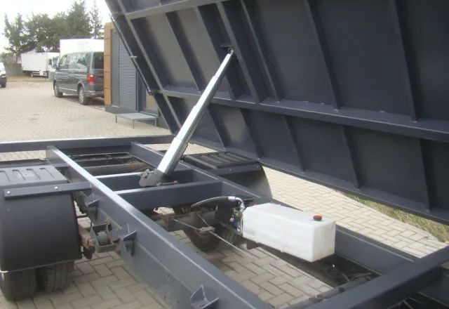 Iveco DAILY 50 C 17 3.0TDI 3-STONNA WYWROYKA - Бус самосвал: снимка 4 Iveco DAILY 50 C 17 3.0TDI 3-STONNA WYWROYKA - Бус самосвал: снимка 4