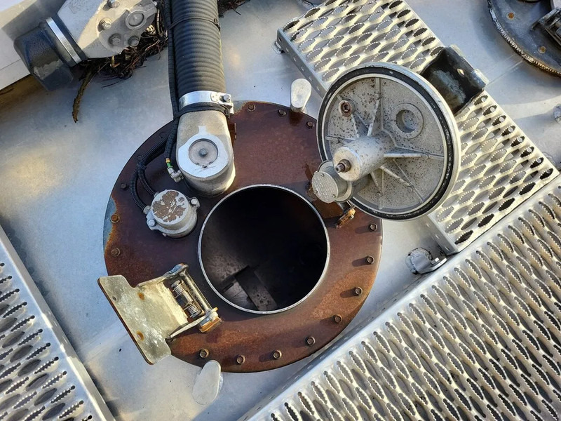 Mercedes-Benz Antos 1824 - Камион цистерна: снимка 5 Mercedes-Benz Antos 1824 - Камион цистерна: снимка 5