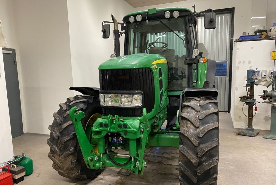 John Deere 6930 Premium - Трактор: снимка 2 John Deere 6930 Premium - Трактор: снимка 2