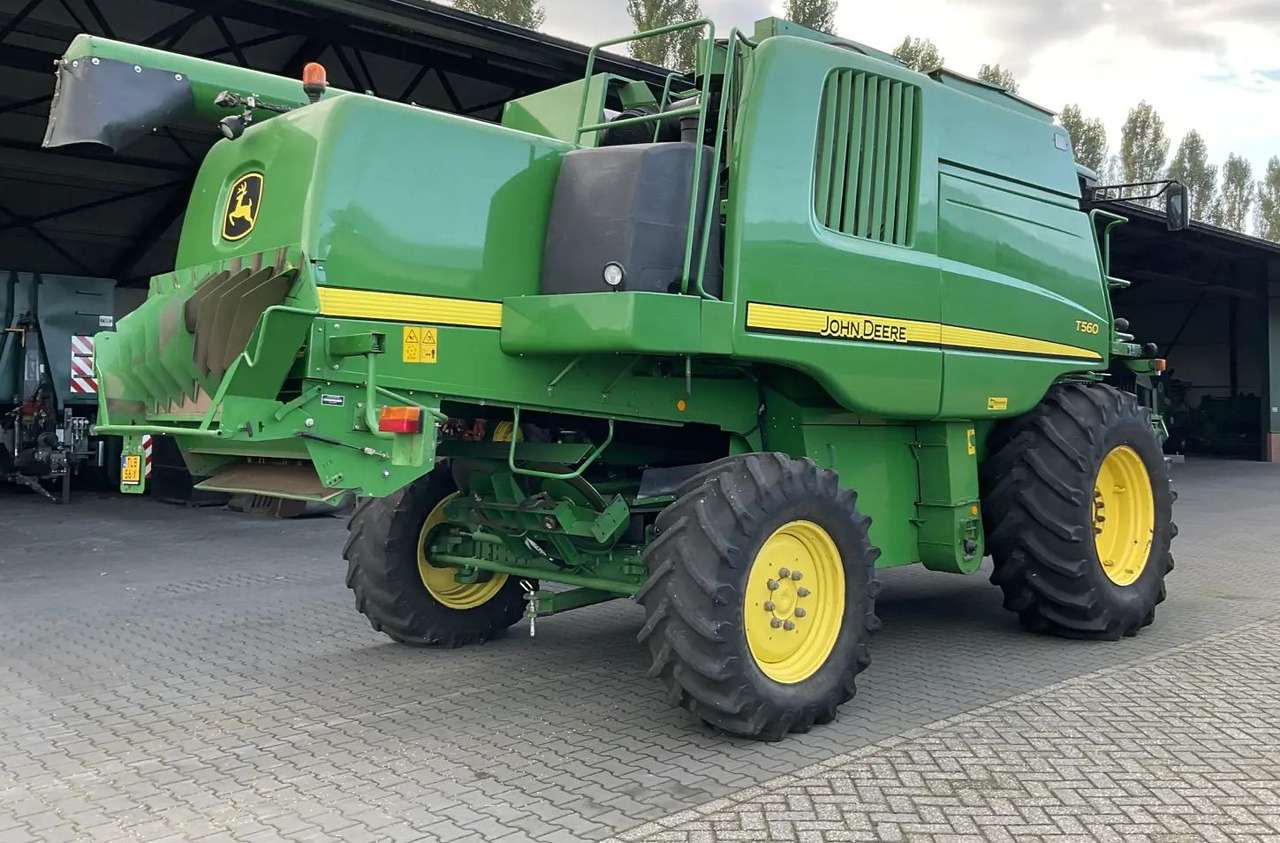 John Deere T560 - Зърнокомбайн: снимка 2 John Deere T560 - Зърнокомбайн: снимка 2