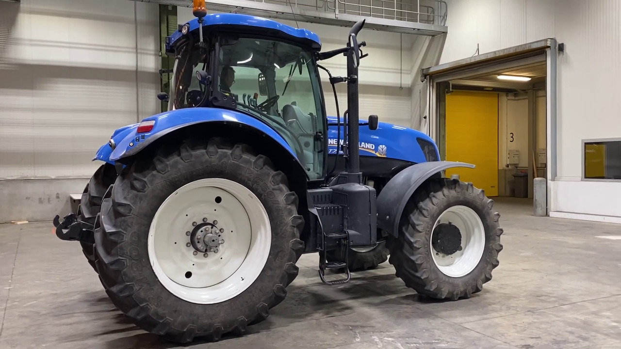 New Holland T7.250 - Трактор: снимка 2 New Holland T7.250 - Трактор: снимка 2