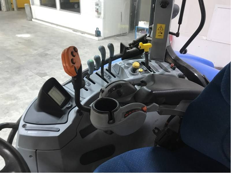 New Holland T7.250 - Трактор: снимка 5 New Holland T7.250 - Трактор: снимка 5