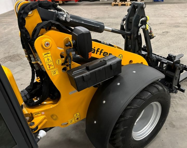 Schäffer 2430 HD - Мини верижен товарач: снимка 3 Schäffer 2430 HD - Мини верижен товарач: снимка 3