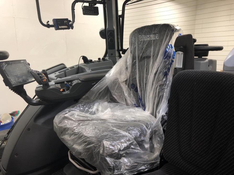 Valtra T234 - Трактор: снимка 4 Valtra T234 - Трактор: снимка 4