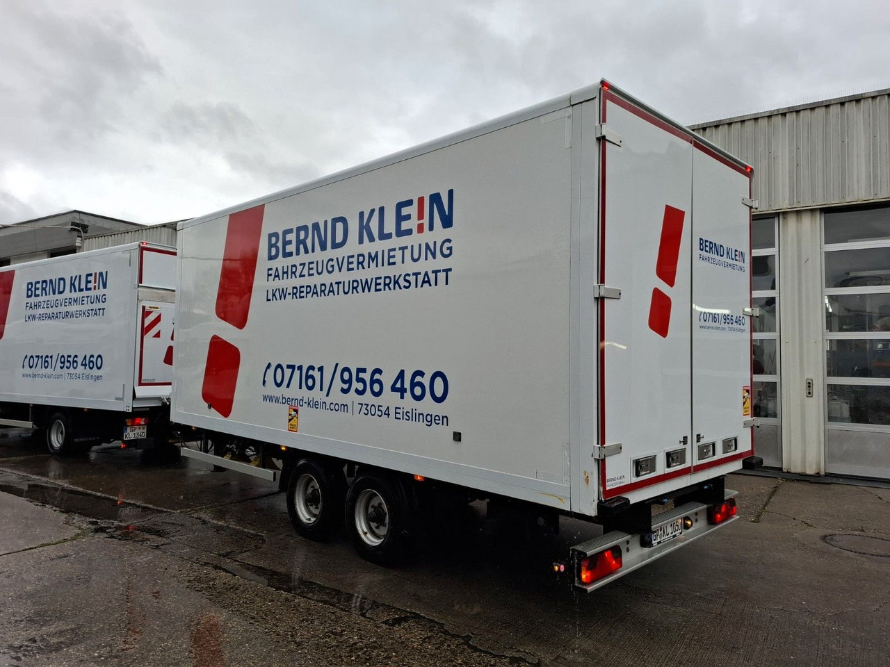 Fliegl TKF118 - Затворена каросерия ремарке: снимка 1 Fliegl TKF118 - Затворена каросерия ремарке: снимка 1