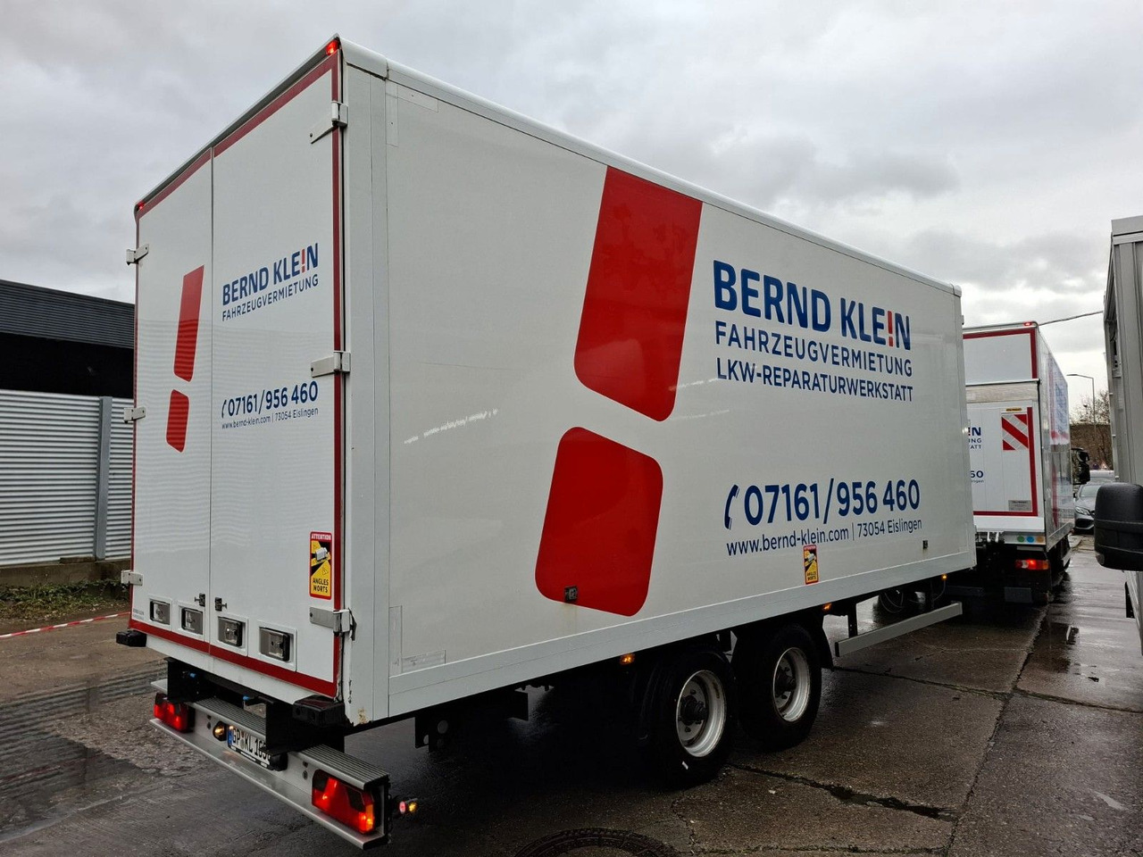 Fliegl TKF118 - Затворена каросерия ремарке: снимка 2 Fliegl TKF118 - Затворена каросерия ремарке: снимка 2