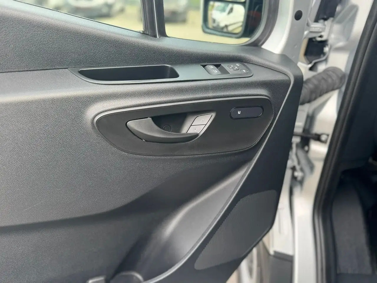 Mercedes-Benz Sprinter 317 CDI Flach Lang Silber Klima MBUX - Товарен бус: снимка 5 Mercedes-Benz Sprinter 317 CDI Flach Lang Silber Klima MBUX - Товарен бус: снимка 5