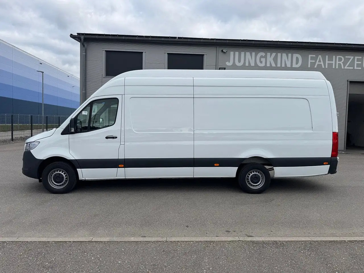 Mercedes-Benz Sprinter 317 CDI Maxi Lang Extralang XXL MBUX - Товарен бус: снимка 3 Mercedes-Benz Sprinter 317 CDI Maxi Lang Extralang XXL MBUX - Товарен бус: снимка 3