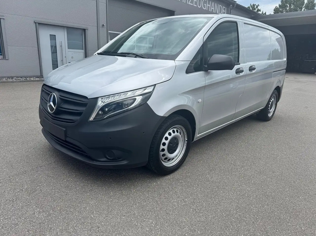 Mercedes-Benz Vito 114 CDI Kompakt Silber Klima Bott - Товарен бус: снимка 1 Mercedes-Benz Vito 114 CDI Kompakt Silber Klima Bott - Товарен бус: снимка 1