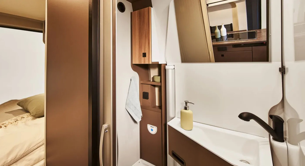 Bürstner B66 C 600 B 66 Voll ausgestattet - Кемпер ван: снимка 4 Bürstner B66 C 600 B 66 Voll ausgestattet - Кемпер ван: снимка 4