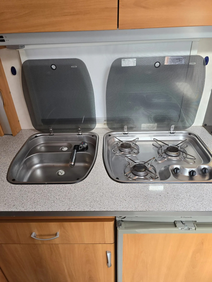 Wohnwagen Wilk S5 451 HTD - Каравана: снимка 5 Wohnwagen Wilk S5 451 HTD - Каравана: снимка 5