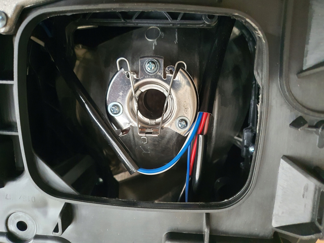 NOWY REFLEKTOR VOLVO FH4 PRAWY - Каросерия и екстериор за Камион: снимка 5 NOWY REFLEKTOR VOLVO FH4 PRAWY - Каросерия и екстериор за Камион: снимка 5