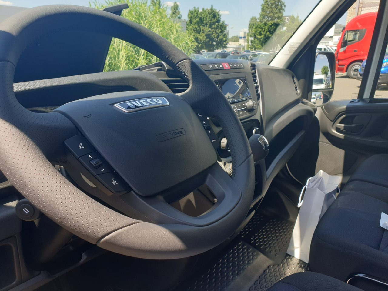 IVECO Daily 35S14 with Zanotti Z350 0°C Refrigeration (5 vehicles in stock) - Хладилен бус: снимка 5 IVECO Daily 35S14 with Zanotti Z350 0°C Refrigeration (5 vehicles in stock) - Хладилен бус: снимка 5