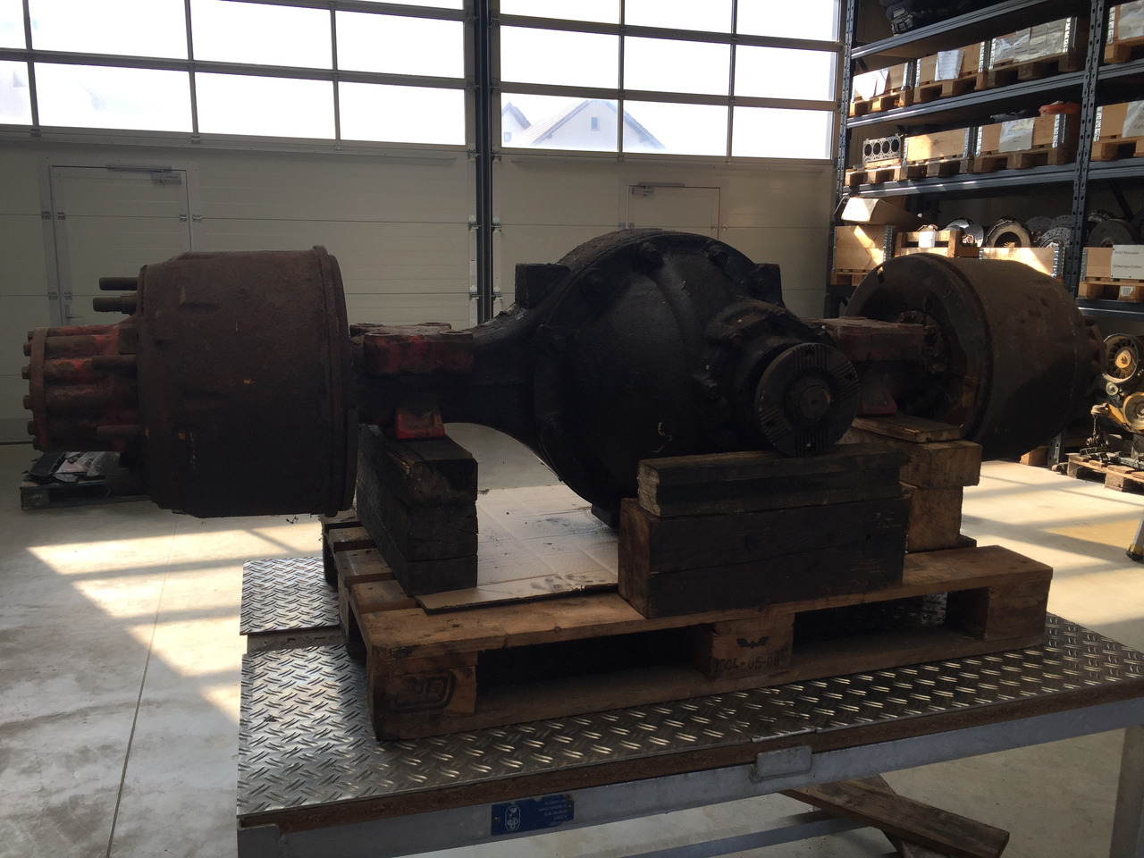 Gebrauchte Hinterachse MAN F2000, 26.422, Typ : HY 110, 13 Tonnen, Artikel - Nr. : 81.99999 - 9999 - Задна ос за Камион: снимка 3 Gebrauchte Hinterachse MAN F2000, 26.422, Typ : HY 110, 13 Tonnen, Artikel - Nr. : 81.99999 - 9999 - Задна ос за Камион: снимка 3