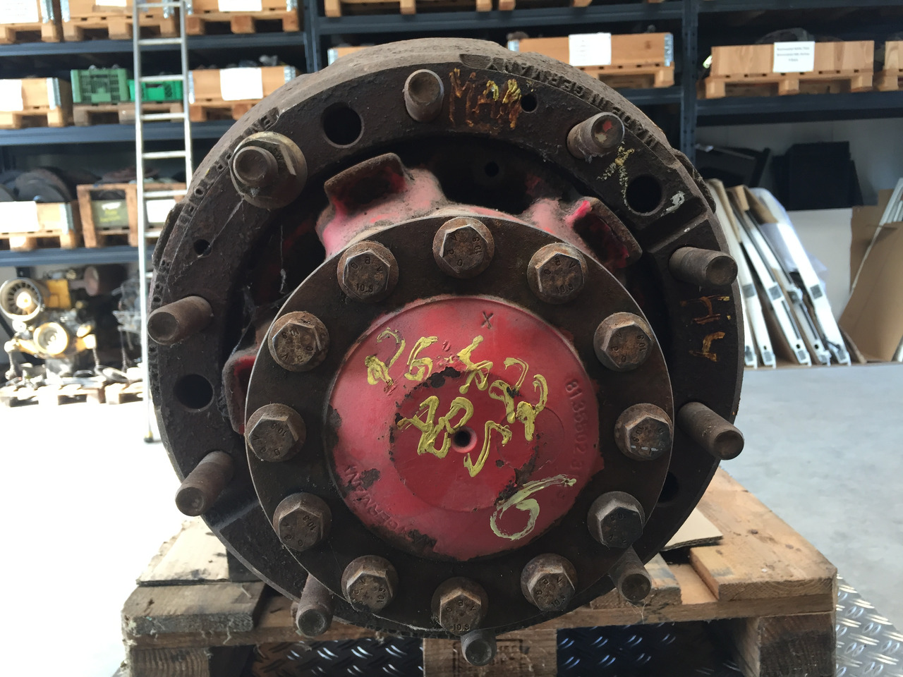 Gebrauchte Hinterachse MAN F2000, 26.422, Typ : HY 110, 13 Tonnen, Artikel - Nr. : 81.99999 - 9999 - Задна ос за Камион: снимка 2 Gebrauchte Hinterachse MAN F2000, 26.422, Typ : HY 110, 13 Tonnen, Artikel - Nr. : 81.99999 - 9999 - Задна ос за Камион: снимка 2