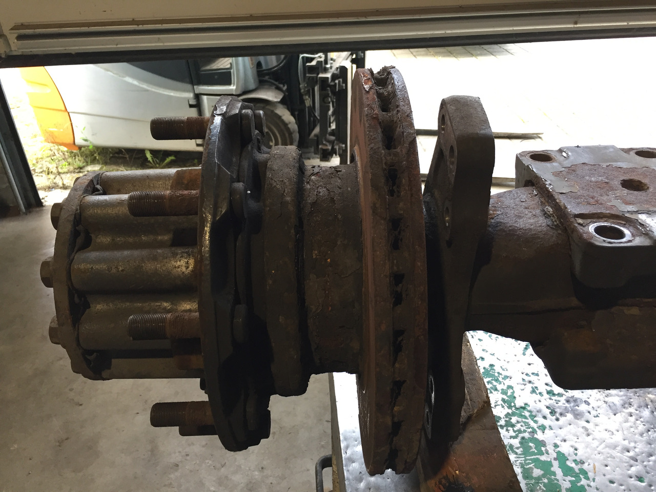 Gebrauchte Hinterradachse DB Axor 1824, Typ : HL6 / 1DCSL - 13, Artikel - Nr. : 99.99999 - 9999 - Задна ос за Камион: снимка 2 Gebrauchte Hinterradachse DB Axor 1824, Typ : HL6 / 1DCSL - 13, Artikel - Nr. : 99.99999 - 9999 - Задна ос за Камион: снимка 2