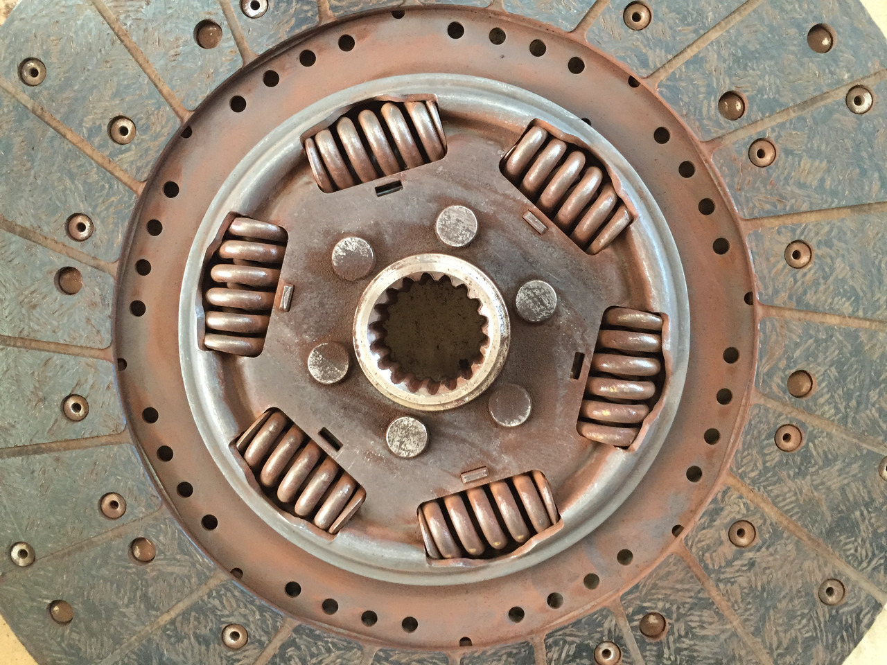 Диск за съединител за Камион Gebrauchte Kupplungsscheibe MB Axor 1824, Motor Typ : OM 906 LA, Artikel - Nr. : A 021 250 67 03: снимка 6 Диск за съединител за Камион Gebrauchte Kupplungsscheibe MB Axor 1824, Motor Typ : OM 906 LA, Artikel - Nr. : A 021 250 67 03: снимка 6