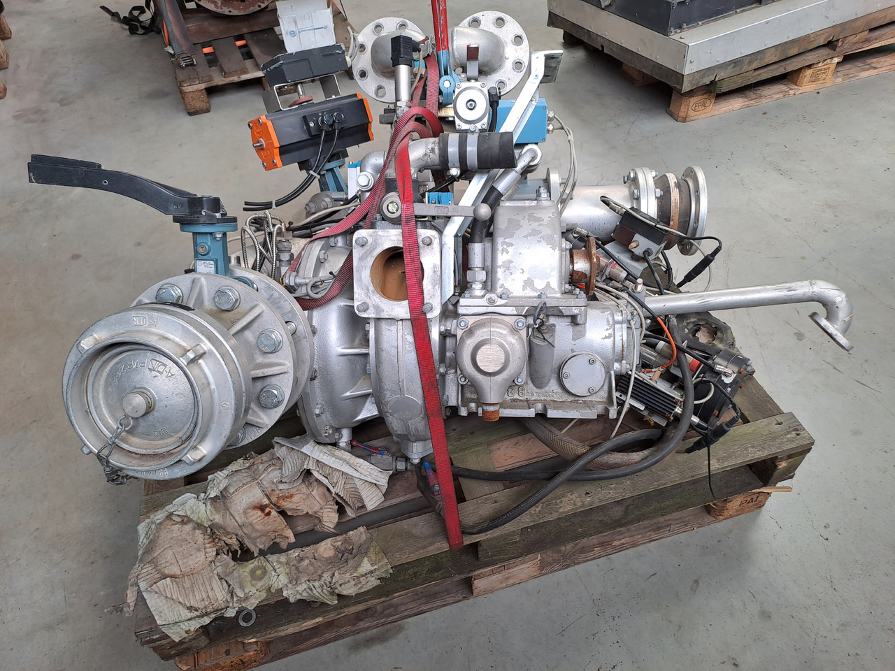 Neuwertige Albert Ziegler Wasserpumpe ( Feuerwehr ), Typ : FP 22 / 15, Artikel - Nr. : 81.99999 - 99 - Помпа за охлаждаща течност за Камион: снимка 3 Neuwertige Albert Ziegler Wasserpumpe ( Feuerwehr ), Typ : FP 22 / 15, Artikel - Nr. : 81.99999 - 99 - Помпа за охлаждаща течност за Камион: снимка 3