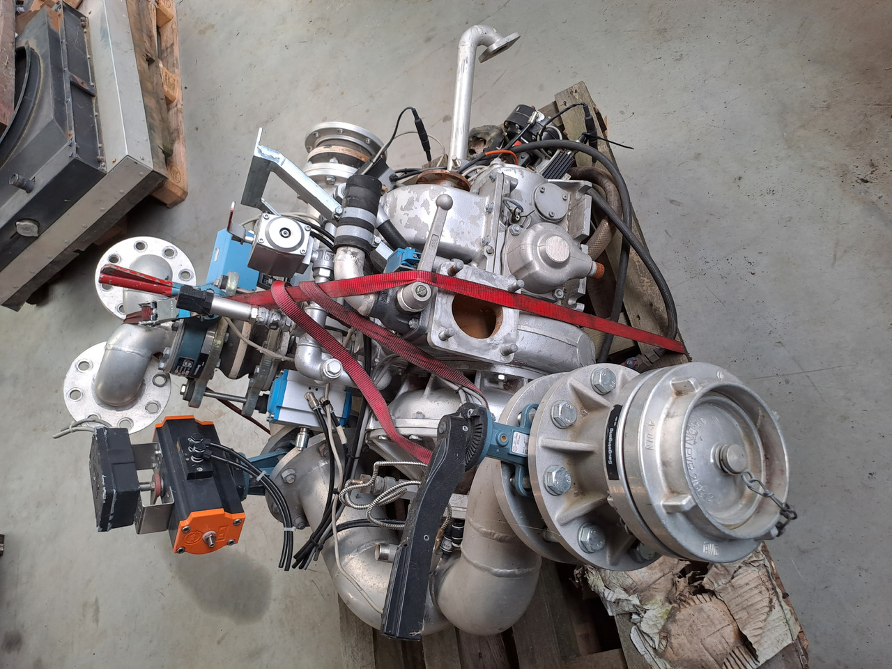 Neuwertige Albert Ziegler Wasserpumpe ( Feuerwehr ), Typ : FP 22 / 15, Artikel - Nr. : 81.99999 - 99 - Помпа за охлаждаща течност за Камион: снимка 2 Neuwertige Albert Ziegler Wasserpumpe ( Feuerwehr ), Typ : FP 22 / 15, Artikel - Nr. : 81.99999 - 99 - Помпа за охлаждаща течност за Камион: снимка 2